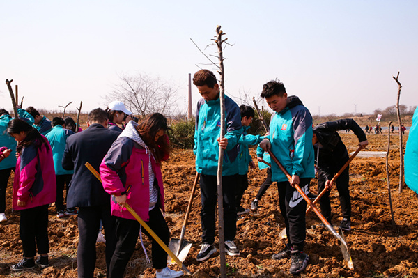 “攜手植樹，共創(chuàng)藍天”丨南京新華師生共筑新華育才林